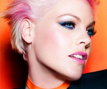 Η Pink είναι το νέο πρόσωπο της Covergirl
