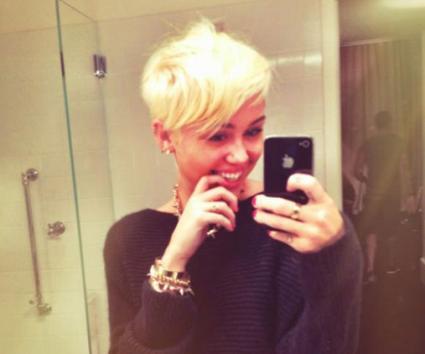 Η Μiley Cyrus με καινούρια κόμμωση!