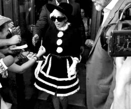 H Lady Gaga, ο φαν και ο bodyguard