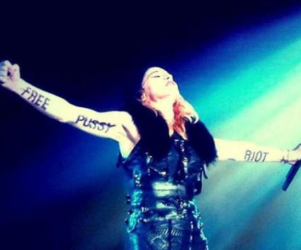 H Madonna στηρίζει τις Pussy Riot