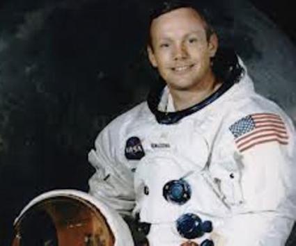 Πέθανε ο Neil Armstrong