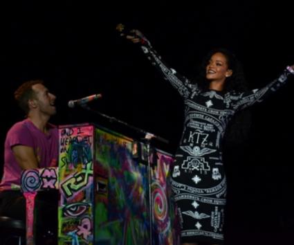 Coldplay και Rihanna LIVE at Paris!