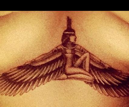 H Rihanna “χτύπησε” tattoo προς τιμήν της γιαγιάς της!