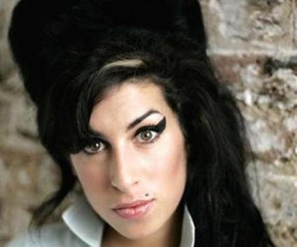 Κλέψανε το νυφικό της Amy Winehouse!