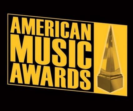 Νέες λαμπερές παρουσίες στα American Music Awards