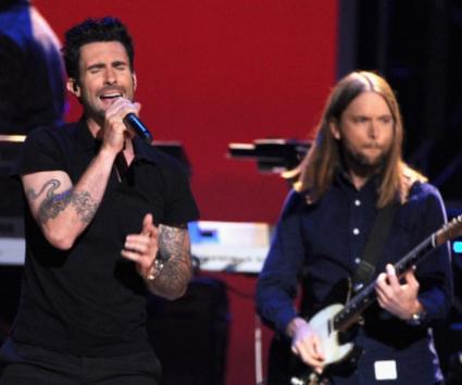 Δείτε την εμφάνιση των Maroon 5 στην εκδήλωση για τις υποψηφιότητες των βραβείων Grammy