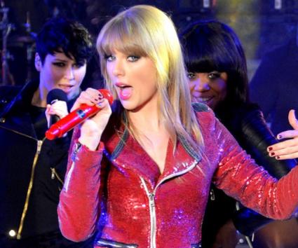 Δείτε την εμφάνιση της Taylor Swift στο “Dick Clark’s New Year’s Rockin’ Eve”