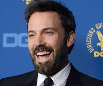 Ο Ben Affleck χαμογελάει σε εκδήλωση των Directors Guild of America.