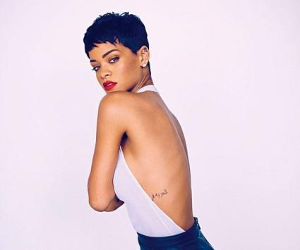 Στο εξώφυλλο του βρετανικού Elle η Rihanna