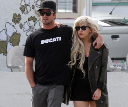 Παντρεύεται η Lady Gaga!