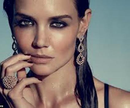 Πρωταγωνίστρια σε σέξυ διαφήμιση η Katie Holmes