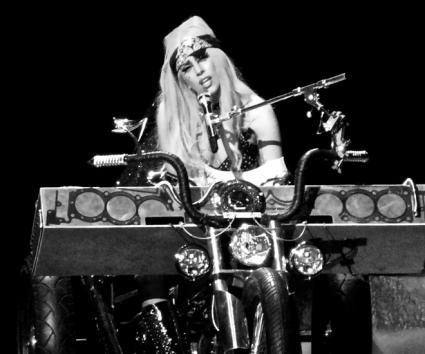 Στο παρασκήνιο του “Born This Way Tour”