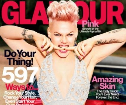 Στο εξώφυλλο του Glamour η Pink