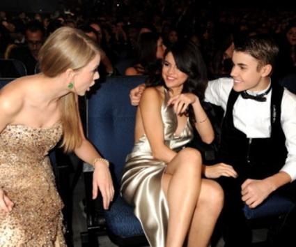 Η Taylor Swift κοροϊδεύει τον Justin Bieber!
