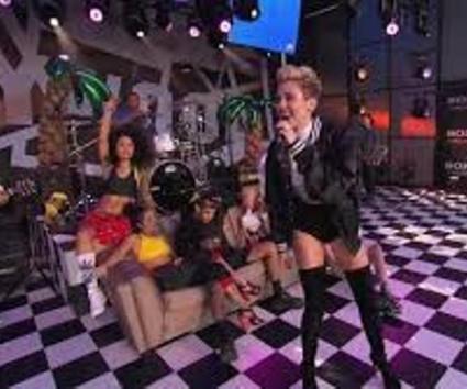 Στην εκπομπή του Jimmy Kimmel εμφανίστηκε η Miley Cyrus
