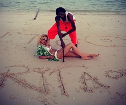 Snoop Lion και Rita Ora “ξεφαντώνουν” σε παραλία της Ταϊλάνδης!