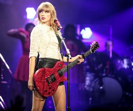 Το video clip του “Red” παρουσίασε η Taylor Swift