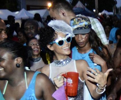 Η Rihanna ξεφάντωσε στο καρναβάλι!