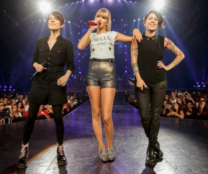 Στη σκηνή μαζί με τις Tegan and Sara η Taylor Swift