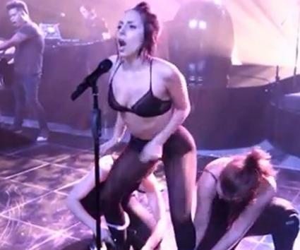 Ακόμη ένα νέο τραγούδι αποκάλυψε η Lady Gaga!