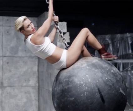 Προκαλεί για ακόμη μια φορά στο video clip της η Miley Cyrus