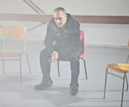 Νότης Σφακιανάκης – “Δώσε Ένα Τέλος”