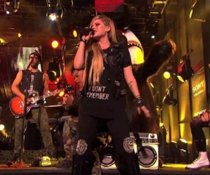 Στην εκπομπή του Jimmy Kimmel εμφανίστηκε η Avril Lavigne