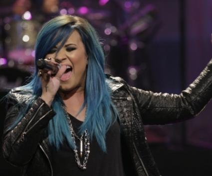 Με μπλε μαλλί στην εκπομπή του Jay Leno η Demi Lovato