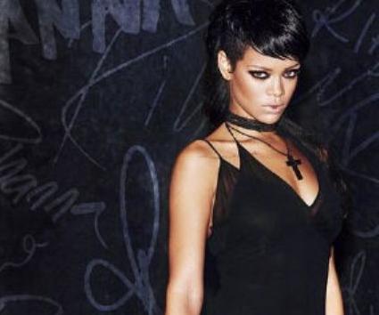 Στα μαύρα η Rihanna στο εξώφυλλο του νέου της single