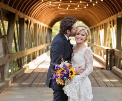 H Kelly Clarkson παντρεύτηκε και το μοιράζεται με όλους τους φαν της