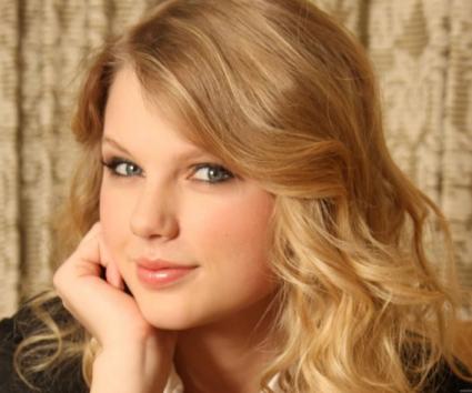 Μετακομίζει στην Αγγλία η Taylor Swift;