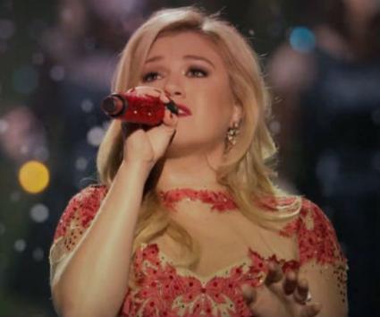 Σε χριστουγεννιάτικο κλίμα η Kelly Clarkson