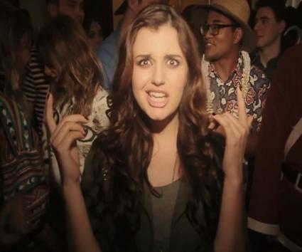Η Rebecca Black επέστρεψε!