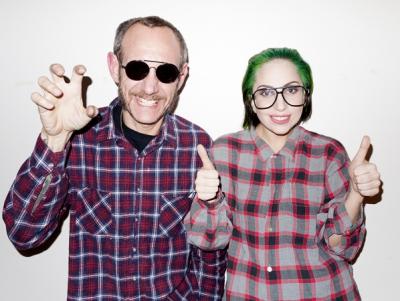 Ο Terry Richardson φωτογραφίζει τη Lady Gaga με πράσινα μαλλιά!