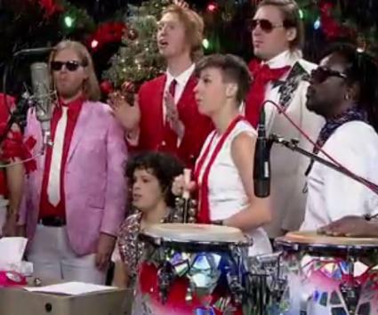 Οι Arcade Fire τραγουδάνε το «μικρό τυμπανιστή»!