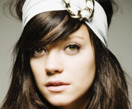 Νέο τραγούδι για τη Lily Allen