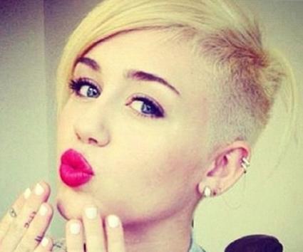 Τι απάντησε η Miley Cyrus στην πρόταση του φαν της να τον συνοδεύσει στο σχολικό χορό;