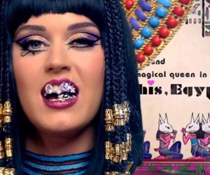 H Katy Perry στο ρόλο της Κλεοπάτρας