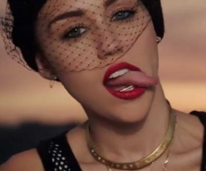 Γιατί είναι στεναχωρημένη η Miley Cyrus;