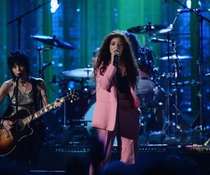 H Lorde τραγουδάει με τους Nirvana!