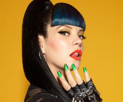 Ποιον κοροϊδεύει η Lily Allen;