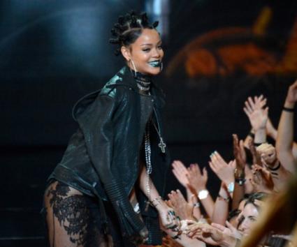Σάρωσε η Rihanna στα iHeartRadio Music Awards 2014!