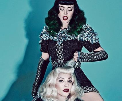 Η Katy Perry αρπάζει τη Madonna απ’το μαλλί