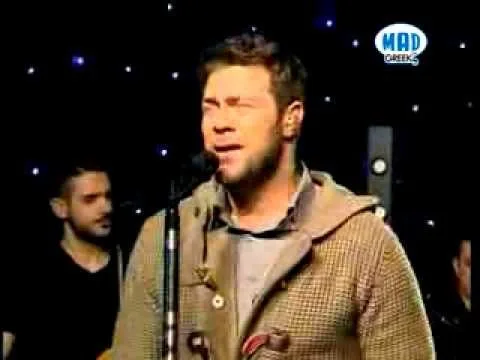 Ο Χρήστος Χολίδης τραγουδάει ζωντανά στο Mad For Greekz.