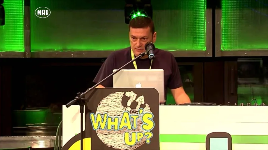 DJ σε workshop ηλεκτρονικής μουσικής What's Up FunLabs