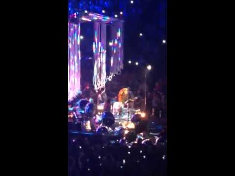 Η Miley Cyrus και οι Flaming Lips στη σκηνή
