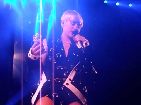 Η Μiley Cyrus διασκευάζει Smiths!