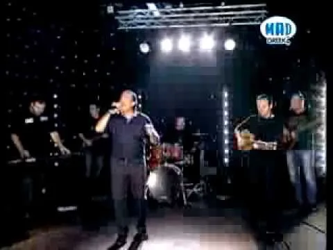 Ο Αντύπας τραγουδάει ζωντανά στη σκηνή του Mad For Greekz.