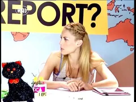Η Μαντώ Γαστεράτου στο πλατό της εκπομπής Loca Report.