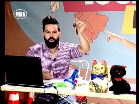 Ο Fran στο πλατό της εκπομπής Loca Report του Mad TV.